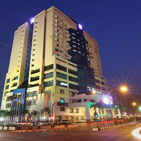Mega Hotel Sdn Bhd Miri Exteriör bild