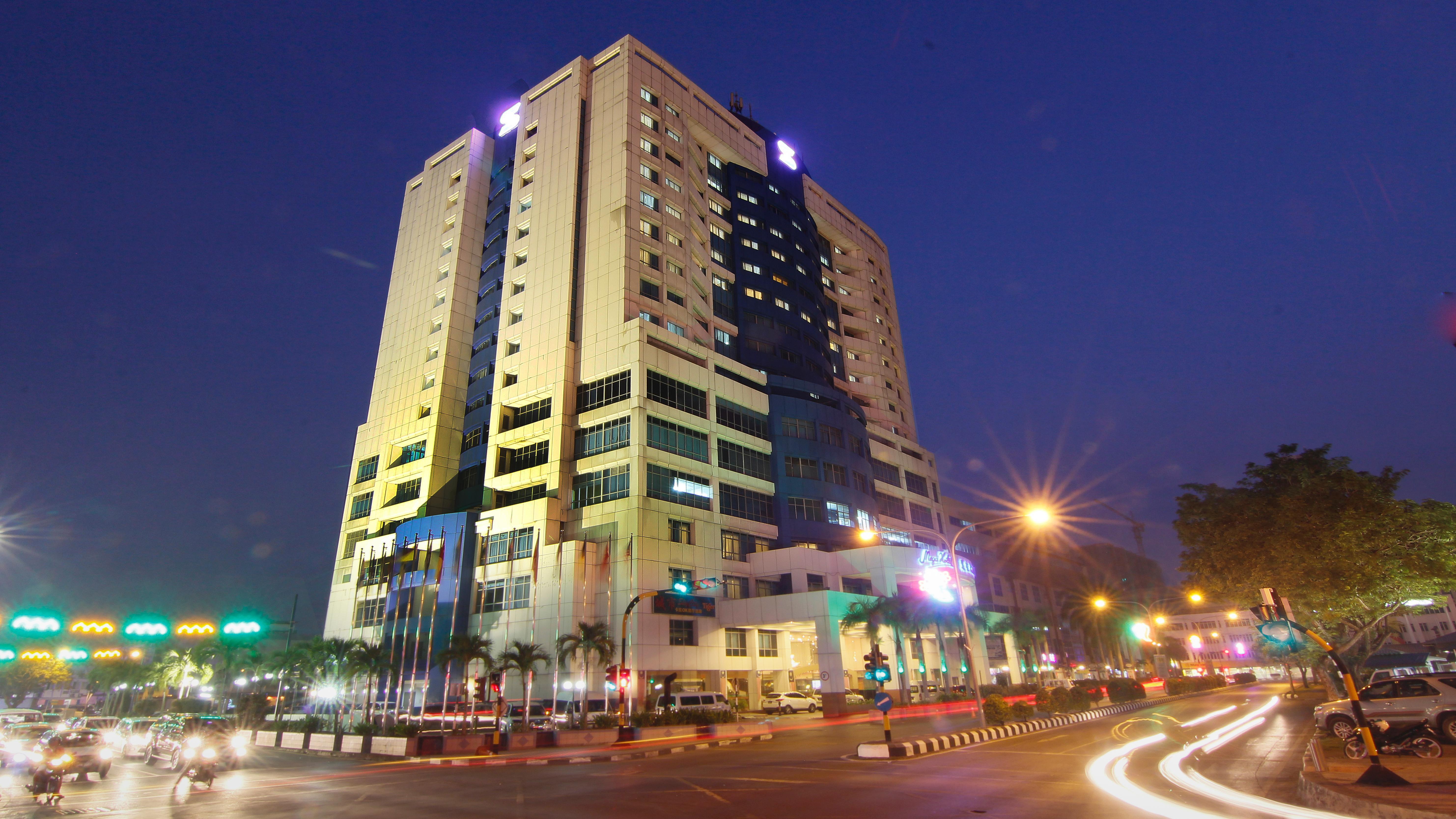 Mega Hotel Sdn Bhd Miri Exteriör bild