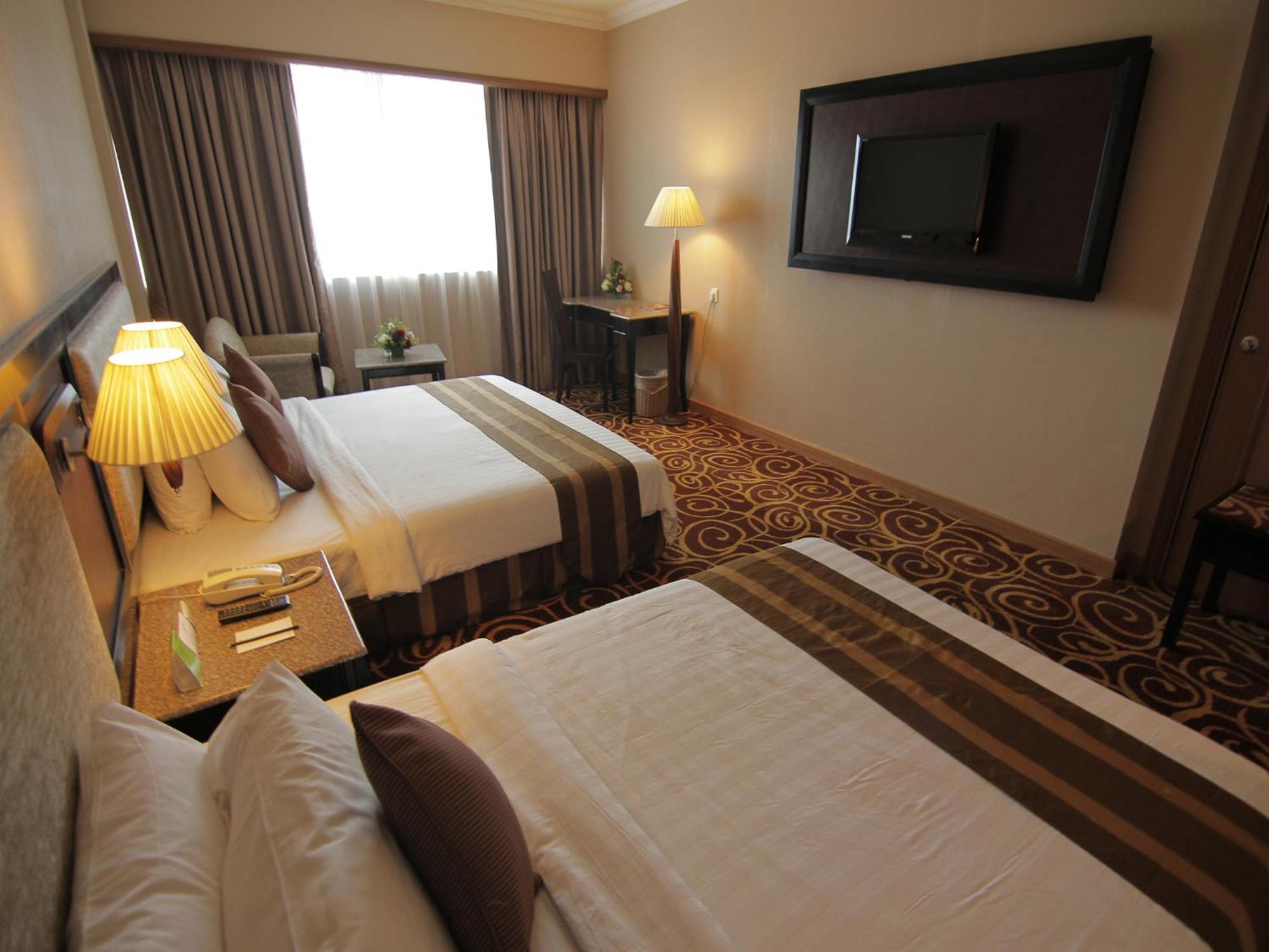 Mega Hotel Sdn Bhd Miri Exteriör bild