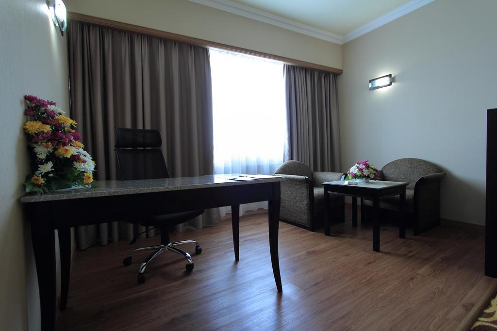 Mega Hotel Sdn Bhd Miri Rum bild