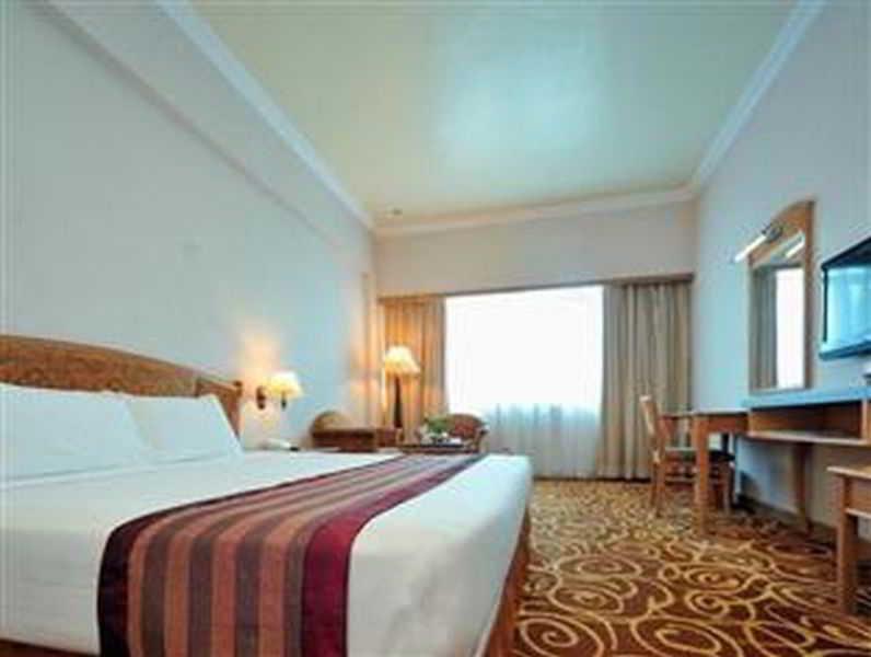 Mega Hotel Sdn Bhd Miri Exteriör bild