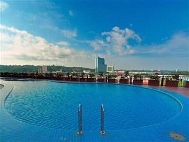 Mega Hotel Sdn Bhd Miri Exteriör bild